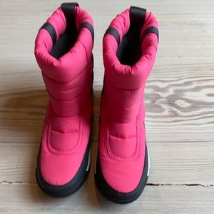 Sorel girls snow boots, size 4